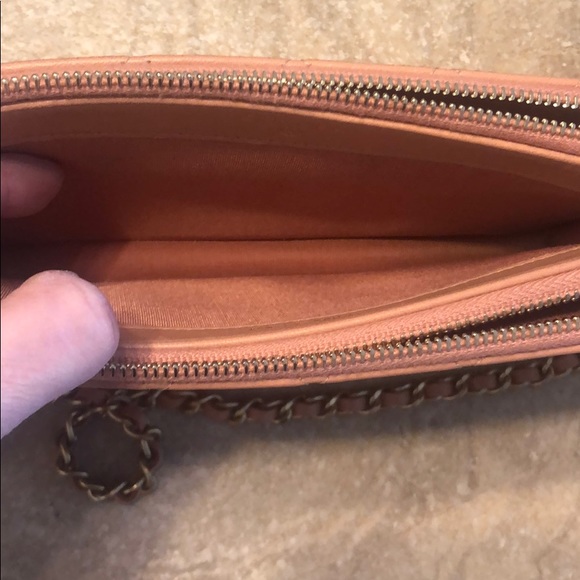 Chanel peach clutch - Picture 5 of 7